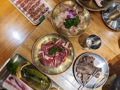 -汉城烤肉·黑金冠(华山路店)