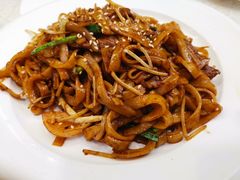 干炒牛河-甜蜜蜜港式茶餐厅(虹梅店)