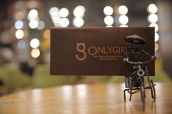 -onlygirl摄影美学馆高端定制(江滩店)
