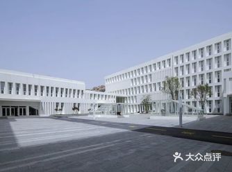 项目西侧、北侧均为建成住宅，考虑到日照、结构等影响