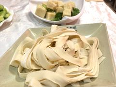 -羊家胡同·龙虾烧烤火锅(龙汇路店)