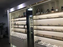 -视野联行眼镜•蔡司•依视路(温江店)