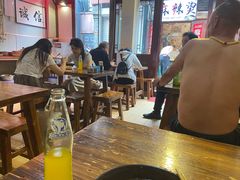 大堂-六爷门框百年卤煮