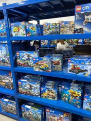 -逝水玩具折扣店