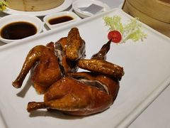 吊烧脆皮乳鸽-皇朝尊会(龙之梦大酒店)