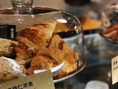 杏仁牛角包-Wagas沃歌斯(太古汇店)