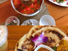 -Chom Cafe and Restaurant