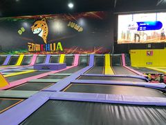 -嘿哟动霸CHUA·新潮玩运动娱乐中心·蹦床滑冰团建乐园