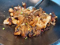 锅烧深海碟鱼头-大份-开海·红岛海鲜虾水饺(石老人店)