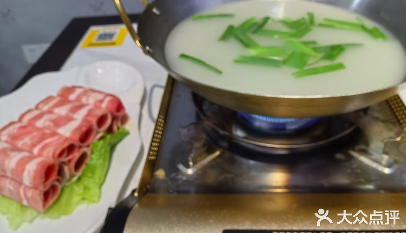 抢的39元的四菜一点心,外加一个牛肉打边炉