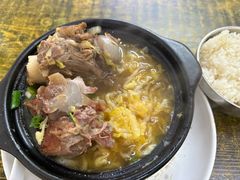 酸菜筒骨锅-砂锅酱骨