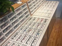 -MiRi眼镜连锁·蔡司·尼康控优点合作店(莘庄店)