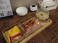 -W COLLECTIVE  DESSERT SHOP