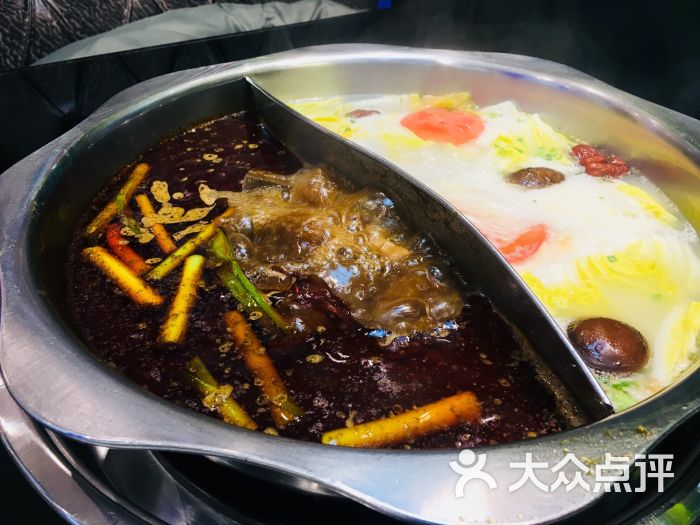 吴记老锅底麻辣火锅(莘庄店)鸳鸯锅底图片 第6张