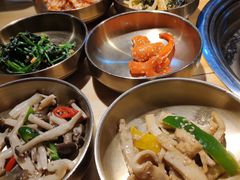 十道正宗韩国小菜-金顺韩式烤肉·网红烤肉店(广利路店)