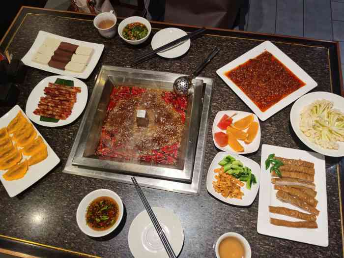 皇城老妈火锅(琴台店)-"比起那些刚刚开业没两年的"百年老店"诸如.