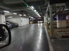 -BFC外滩金融中心停车场