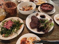 芝麻菜沙拉配风干火腿-羽深肉铺 Steak & Wine