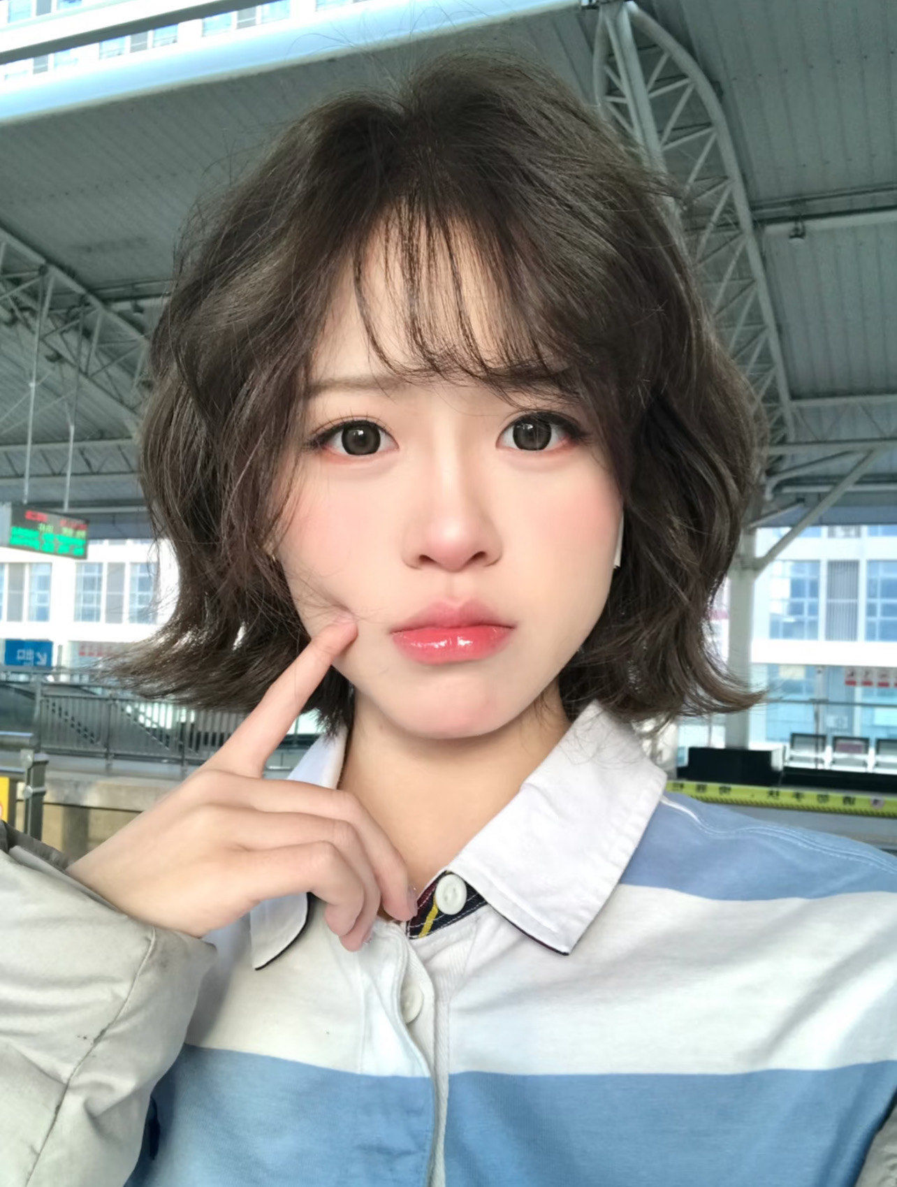 甜美短发超萌呀