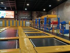 -极限Jump蹦床·新潮玩运动世界·室内乐园·团建·派对中心