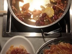 -尚尚仙·酸汤猪手·猪肚鸡火锅(华联万柳购物中心店)
