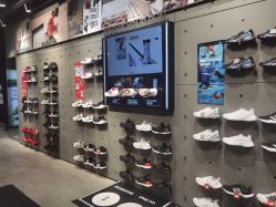-adidas(德基广场店)