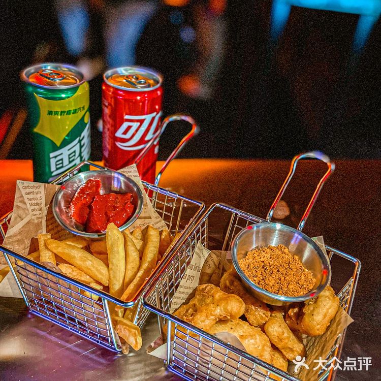 要嗨就来这里！大菠萝音乐餐吧！