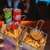 要嗨就来这里！大菠萝音乐餐吧！