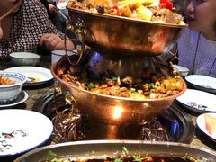 -沪小二炭火蛙锅(淮海中路美食不夜城店)