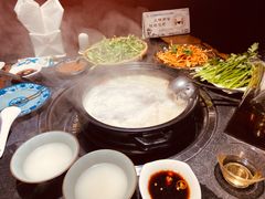 -大匠工房古船木艺术餐厅·猪肚鸡专门店(长白仙岛店)