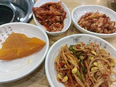 -牛信亭韩国料理·炭火烤肉(紫藤路店)