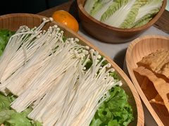 -尚尚仙·酸汤猪手·猪肚鸡火锅(华联万柳购物中心店)