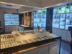 -臻美视爵眼镜·明月·依视路·蔡司折扣店(广渠门店)