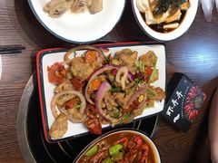 -虾弄弄海派小龙虾·牛羊蝎子火锅