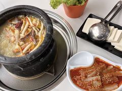 -南渝食府.墨脱石锅松茸鸡