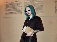 -Nathalie Djurberg与Hans Berg“牛皮纸包裹的月亮”-Prada荣宅当季展览
