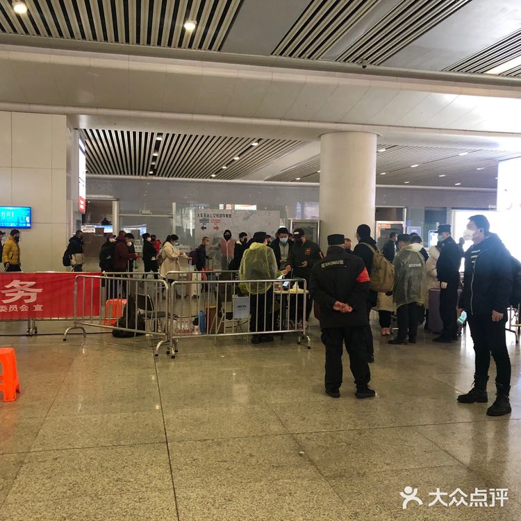 我只是来接人的，都被问了好几次。大家大包小包的