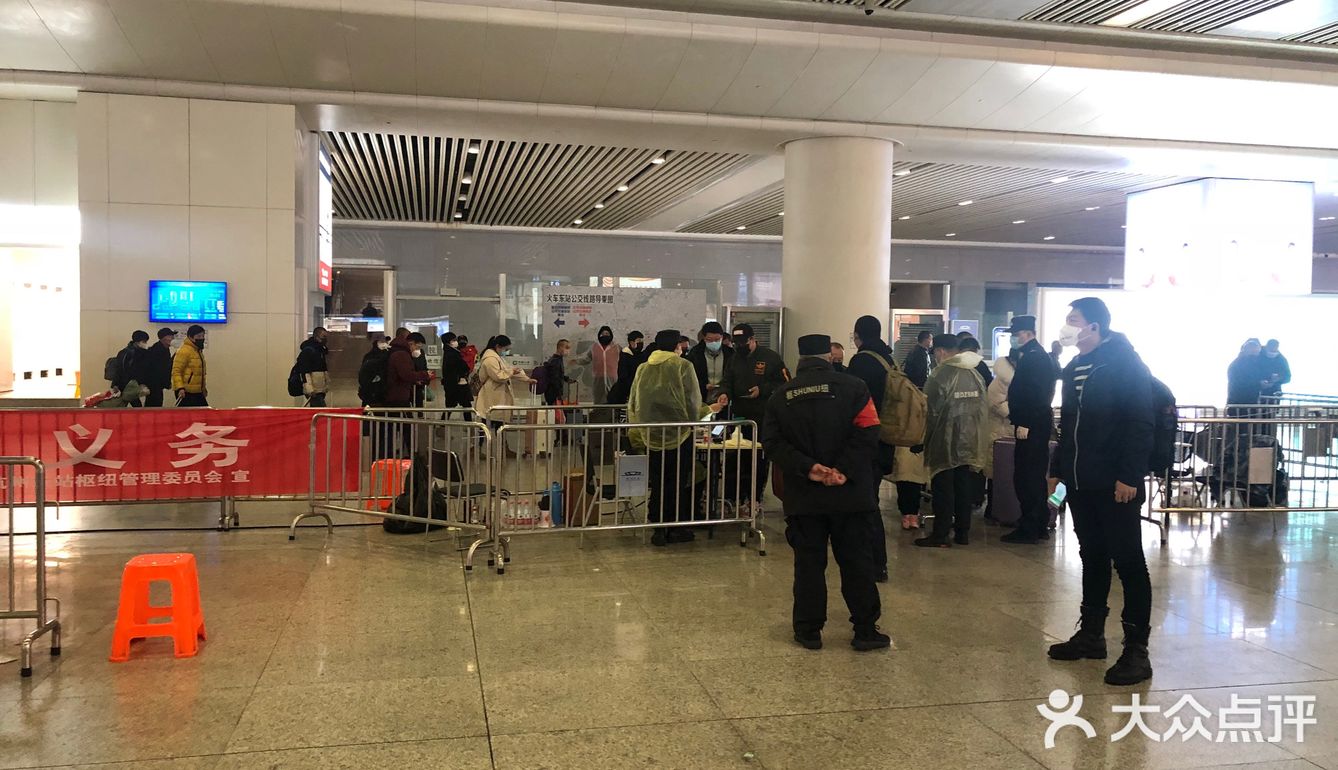 我只是来接人的，都被问了好几次。大家大包小包的