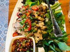 烤猪颈肉-Chom Cafe and Restaurant