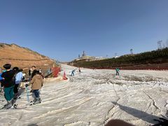 -采薇庄园四季滑雪场