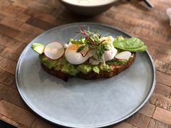 牛油果温泉蛋吐司-O'mills Sourdough Bakery&Bistro(永嘉路店)