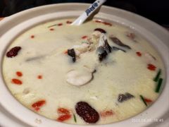 鱼钩鱼炖汤-老阿爸鲜鱼土菜(昆山花桥店)