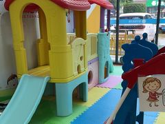 -哲学苑亲子园·早教婴儿托育·婴儿游泳(颐龙湾店)