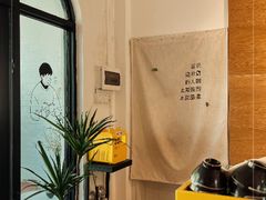 -彳亍咖啡·这里(水湾路店)