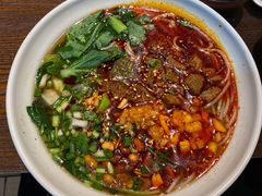 -爆炸头阿姨小四川正宗川味小吃(无任何分店)