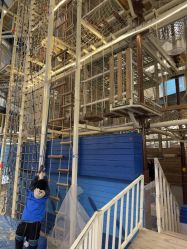 -PIPIKINGDOM皮皮王国欢乐号(欢乐海岸购物中心店)