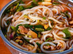 -鸿浩扒猪脚米线