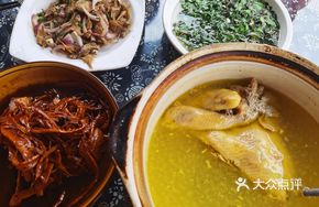 Stewed Chicken in Pig's Trotter Soup