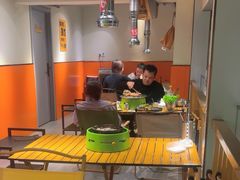 -山野的朋友露营炭火烤肉