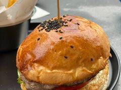经典手打牛肉堡-龙治汉堡(中华城店)
